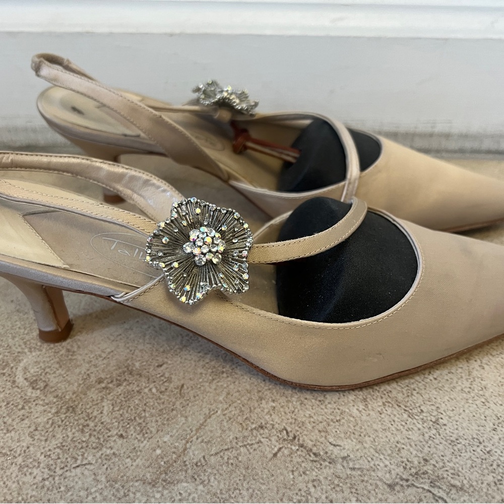 Elegant Beige Slingback Heels with Floral Embellishment